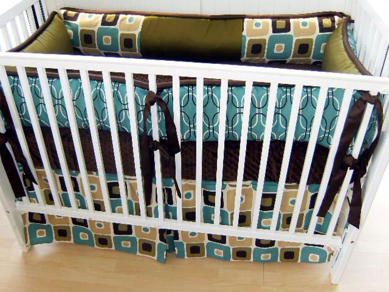 baby crib and bedding